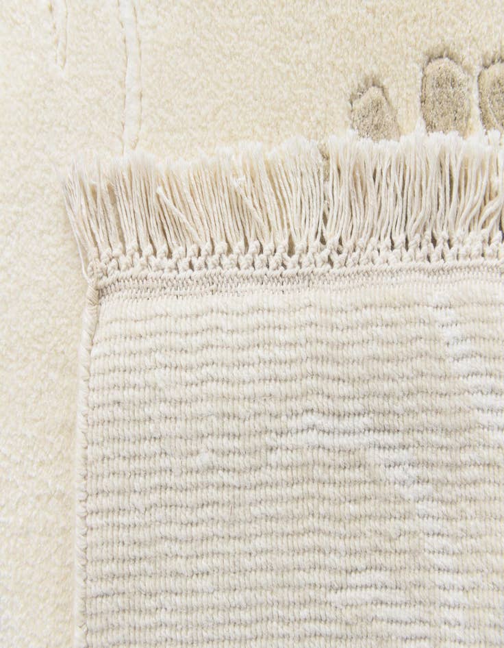 Detail image of  6' 9 x 9' 6  Hand Knotted Darya Wool Rug