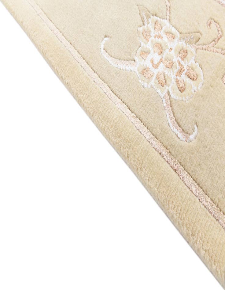 Detail image of  6' 6 x 9' 8  Hand Knotted Darya Wool Rug