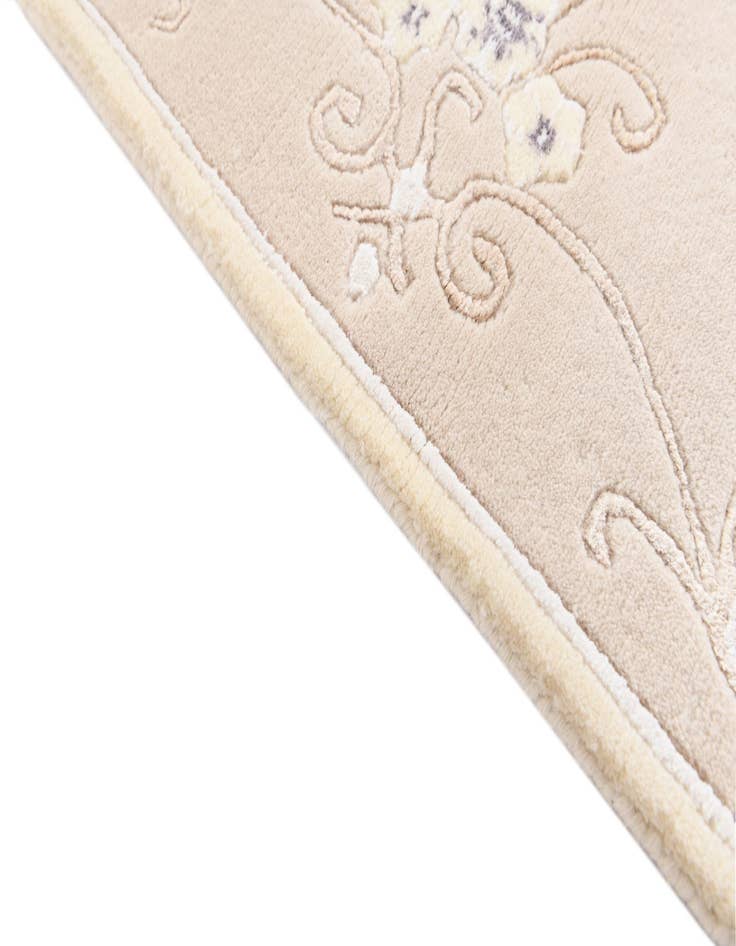 Detail image of  2' 10 x 4' 11  Hand Knotted Darya Wool Rug