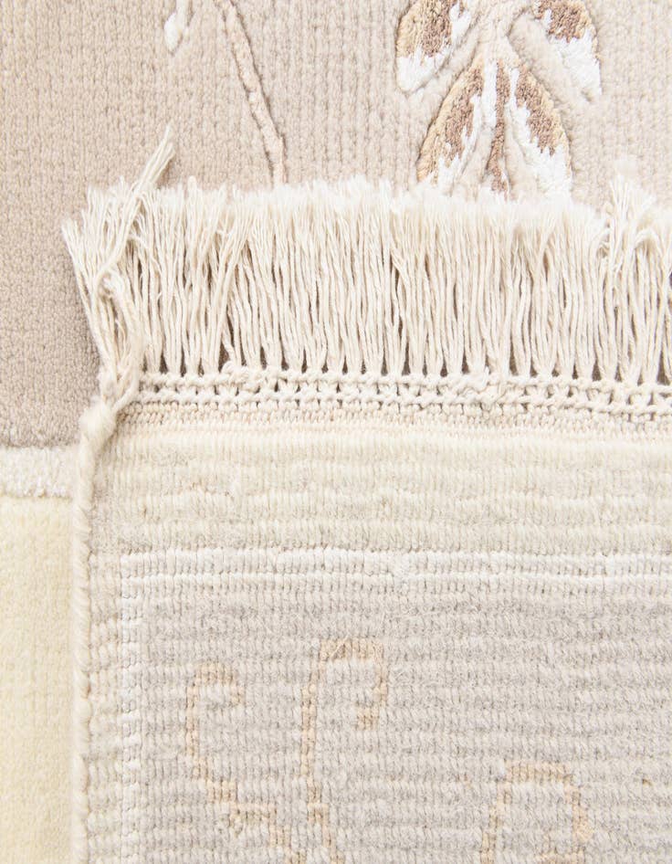 Detail image of  2' 10 x 4' 11  Hand Knotted Darya Wool Rug