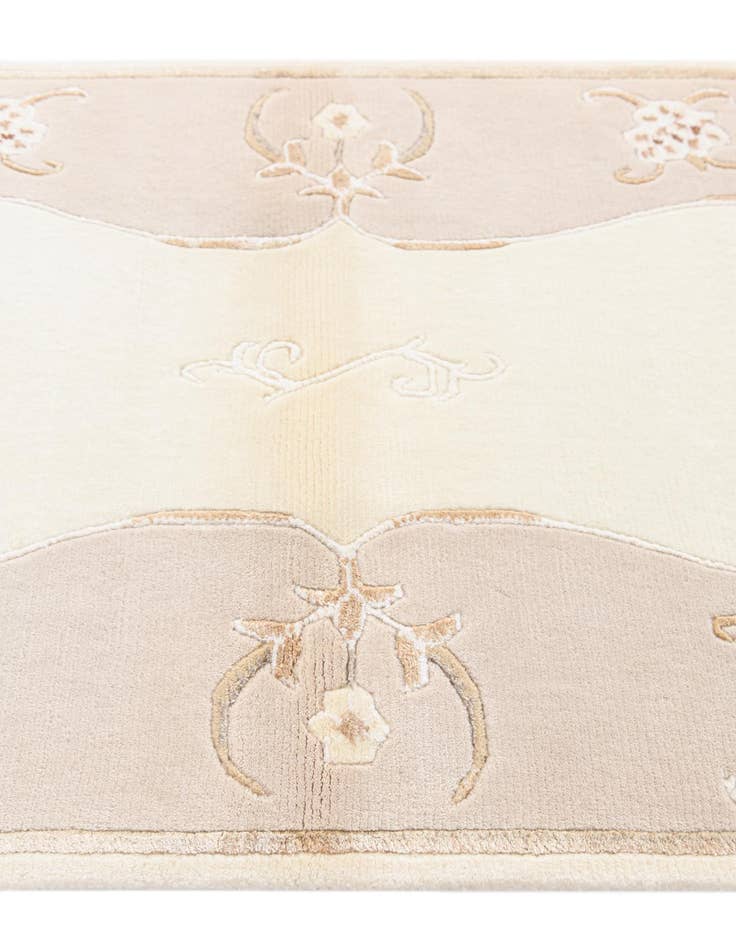 Detail image of  2' 9 x 4' 11  Hand Knotted Darya Wool Rug