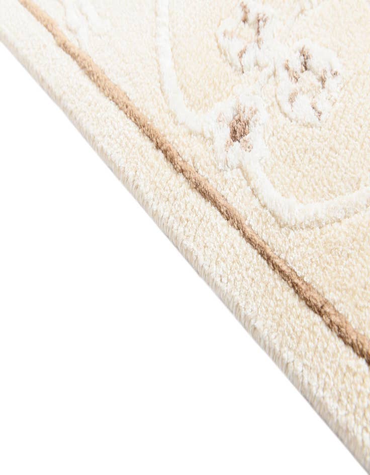 Detail image of  2' 8 x 4' 11  Hand Knotted Darya Wool Rug