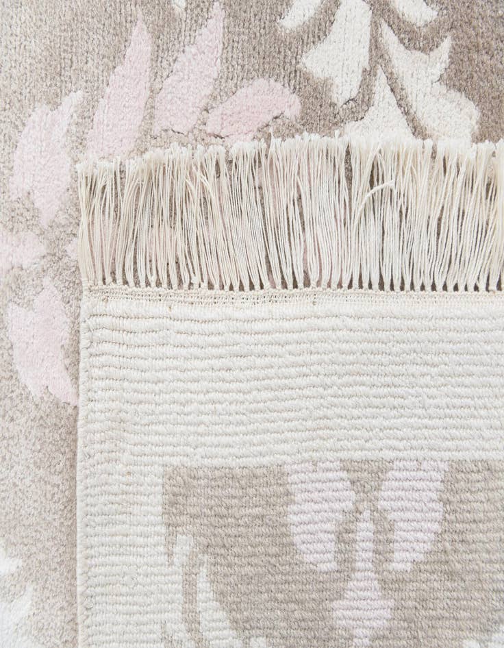 Detail image of  6' 11 x 10' 1  Hand Knotted Darya Wool Rug