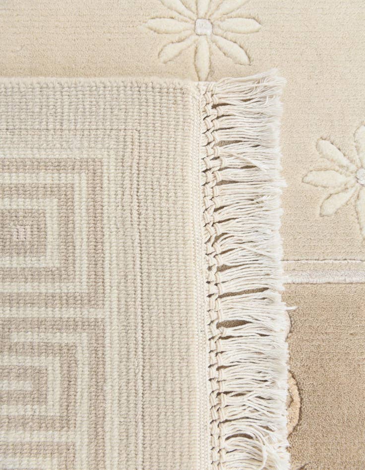 Detail image of  5' 7 x 7' 10  Hand Knotted Darya Rug