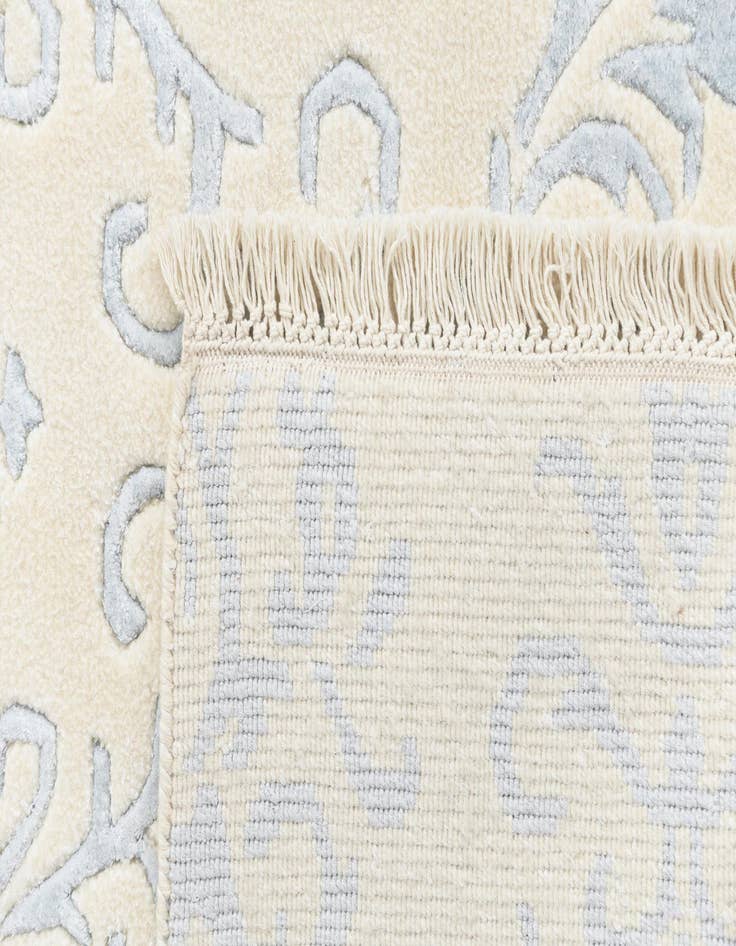 Detail image of  5' 7 x 7' 10 Darya Rug