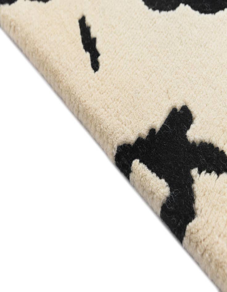 Detail image of  3' x 4' 8  Hand Knotted Darya Wool Rug