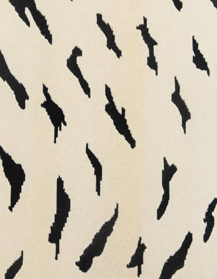 Detail image of  3' x 4' 8  Hand Knotted Darya Wool Rug