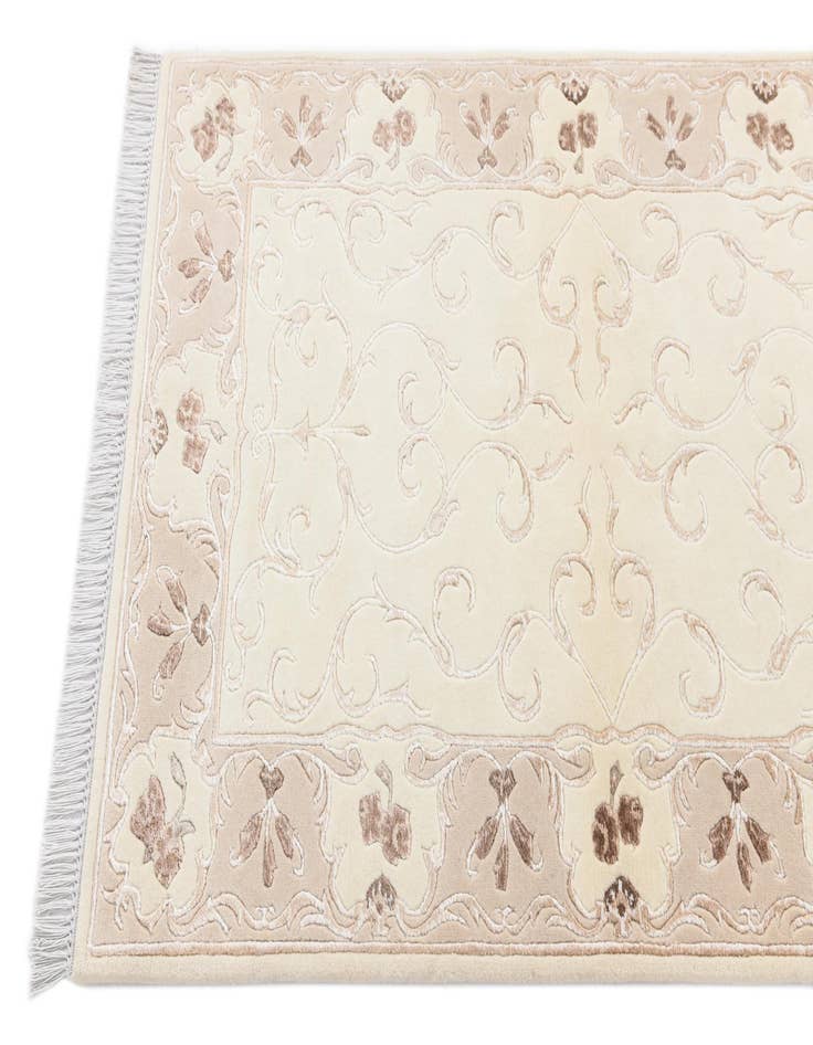 Detail image of  2' 8 x 4' 11  Hand Knotted Darya Wool Rug