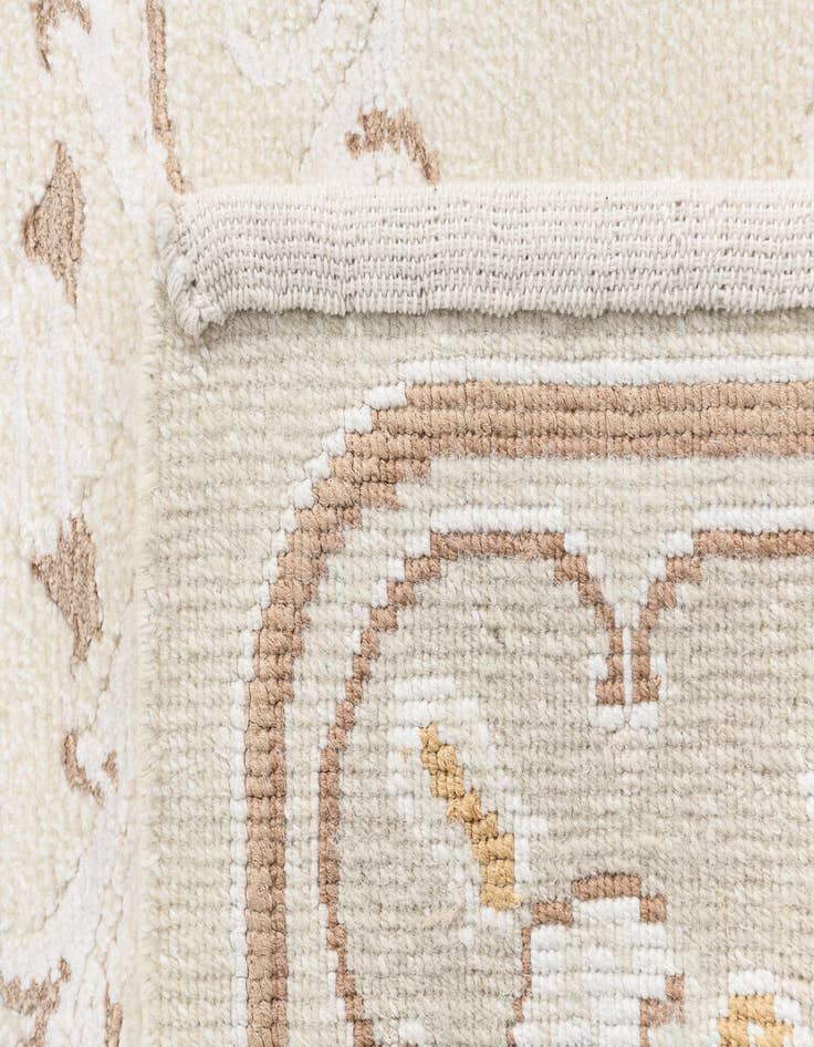 Detail image of  4' 1 x 6' Darya Rug