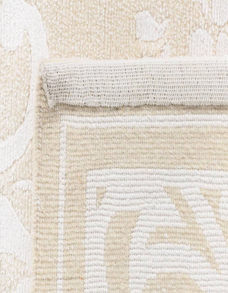 Detail image of  4' 2 x 6' Darya Rug