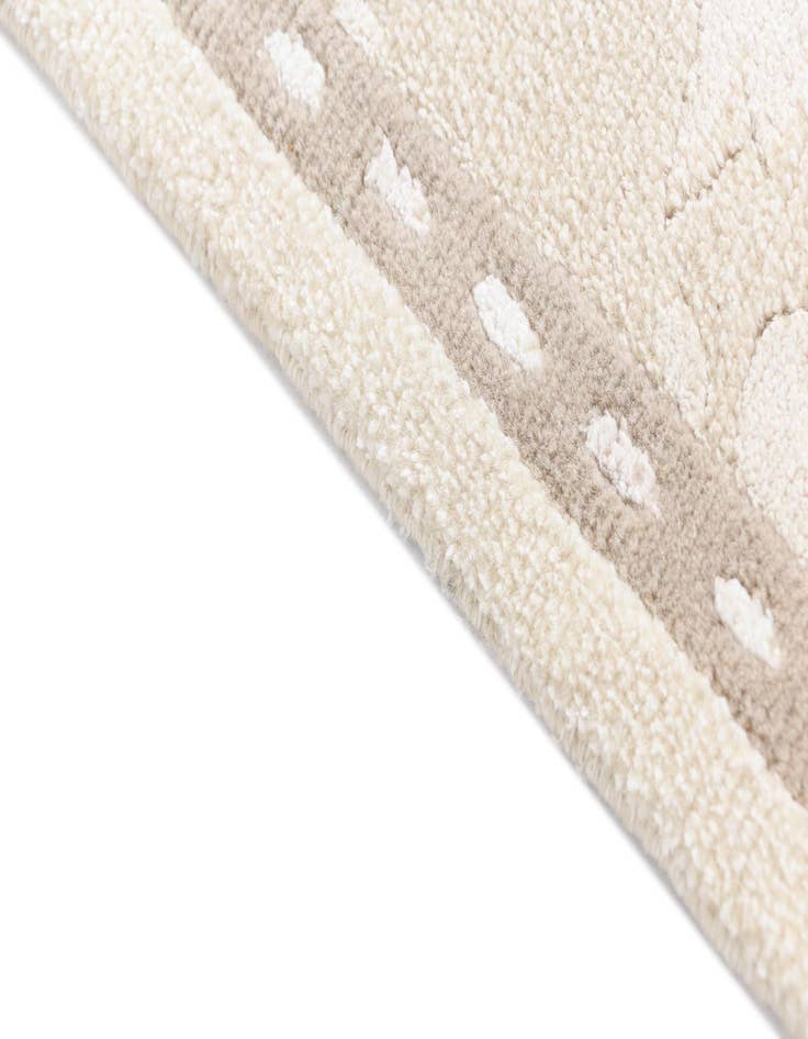 Detail image of  4' 1 x 5' 11 Darya Rug