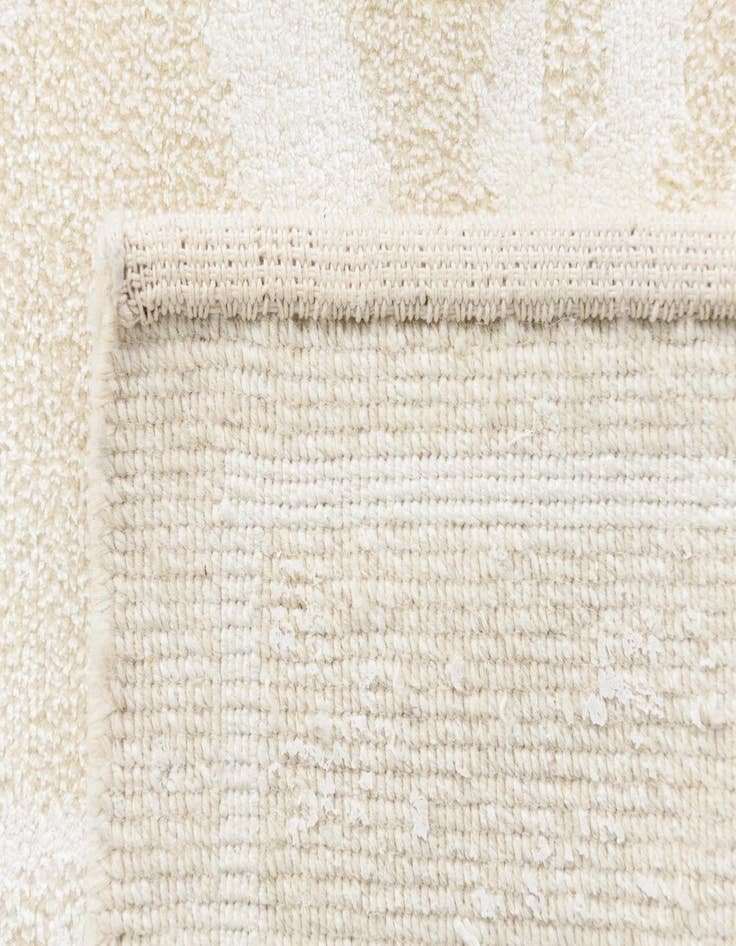 Detail image of  4' 2 x 5' 11 Darya Rug