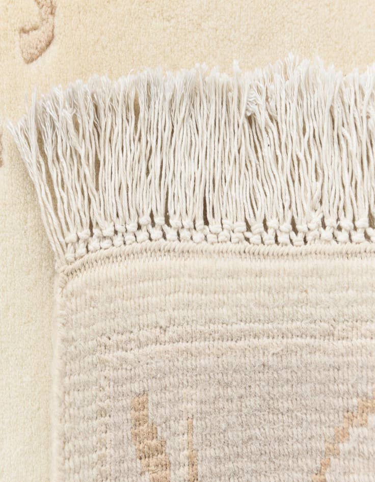 Detail image of  4' x 5' 11 Darya Rug