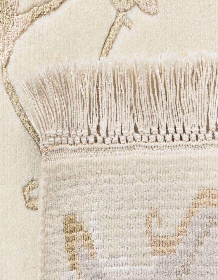 Detail image of  4' x 6' Darya Rug