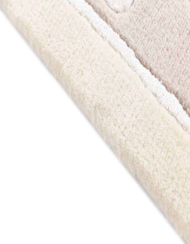 Detail image of  4' x 6' Darya Rug