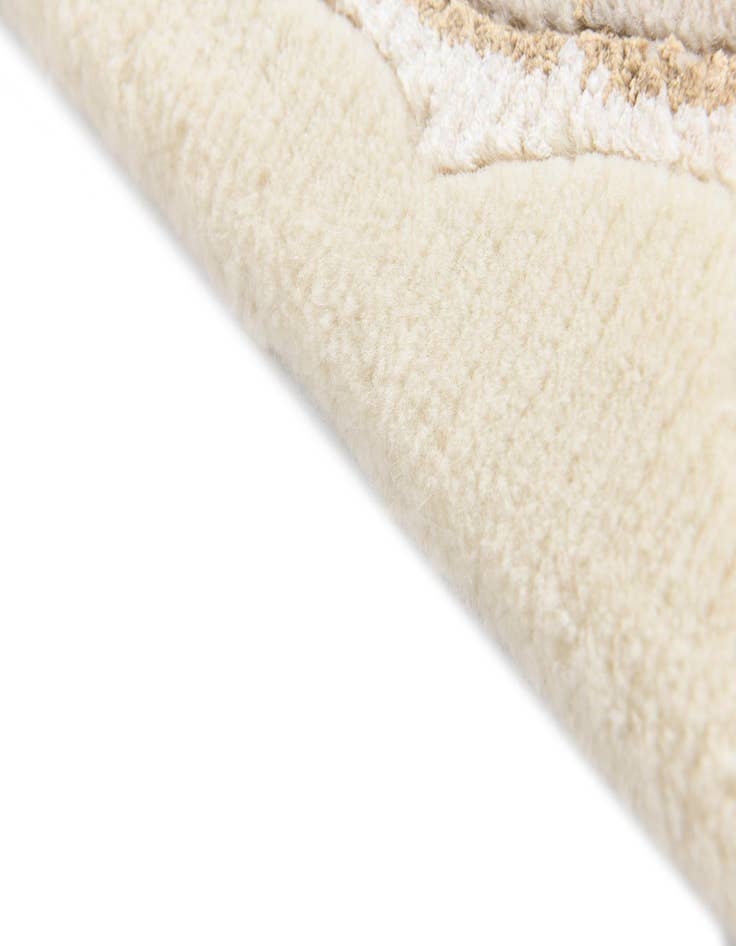 Detail image of  4' x 6' Darya Rug