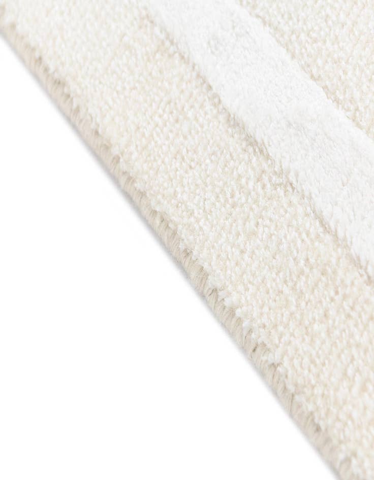 Detail image of  3' 10 x 6' Darya Rug