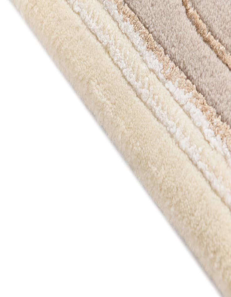 Detail image of  4' x 5' 11 Darya Rug