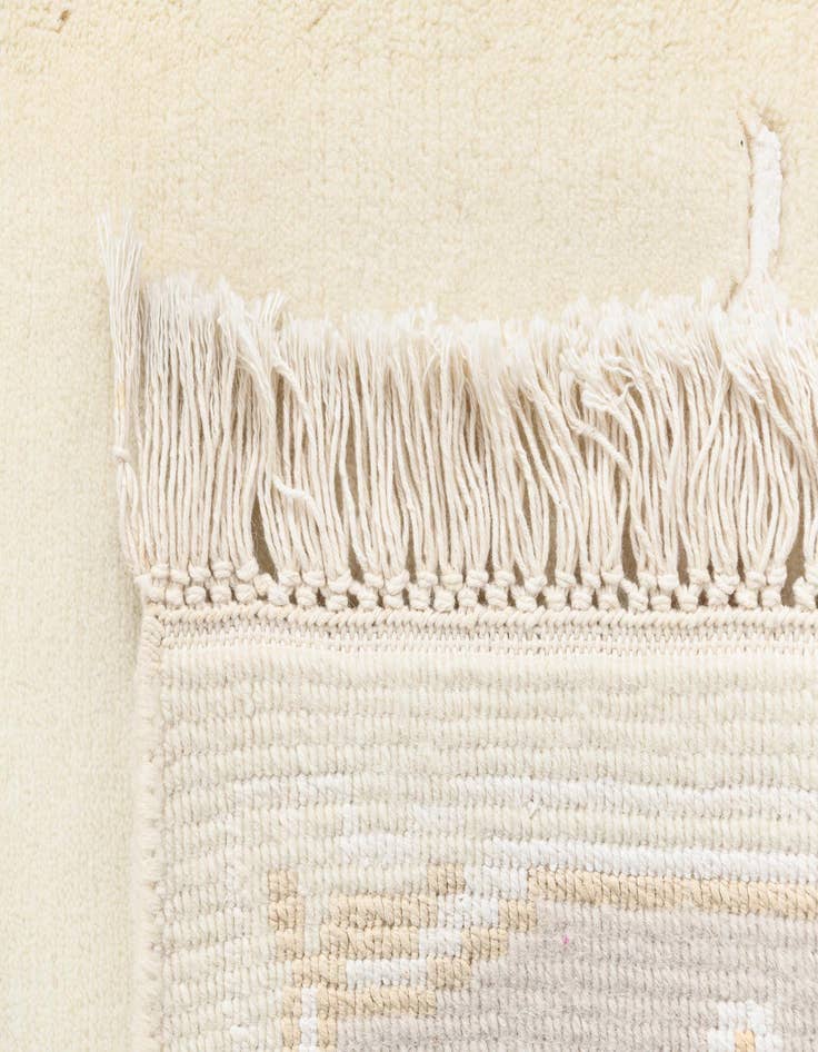 Detail image of  4' x 6' Darya Rug