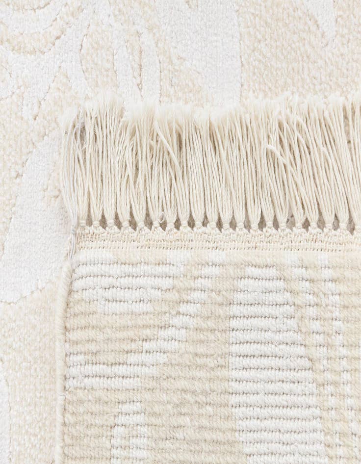 Detail image of  4' 1 x 5' 11 Darya Rug