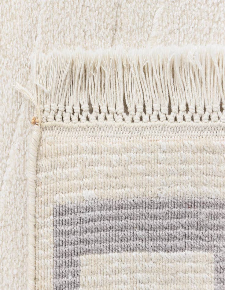 Detail image of  3' 11 x 5' 10 Darya Rug