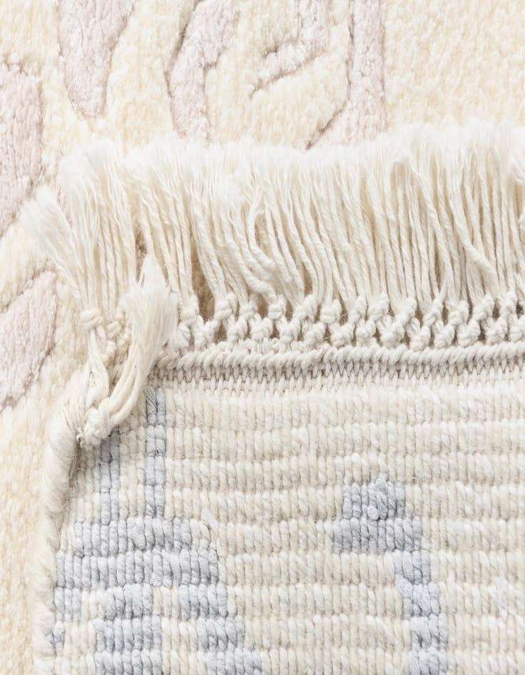 Detail image of  3' 10 x 5' 10 Darya Rug