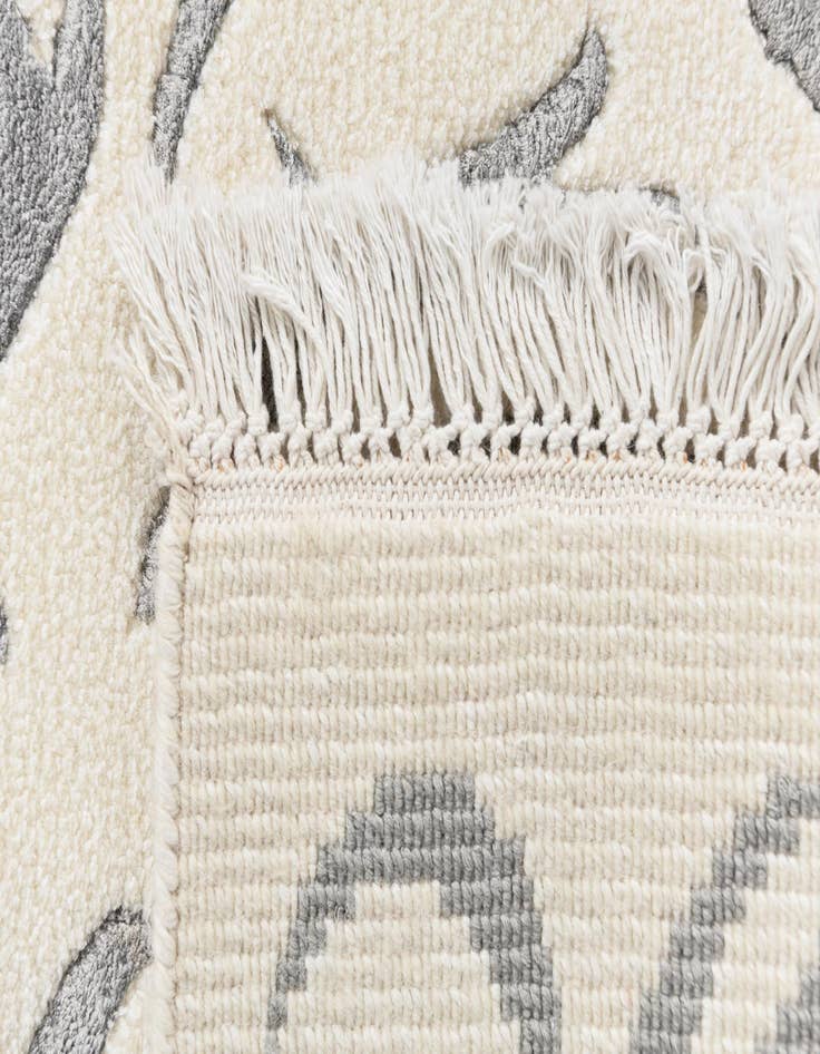 Detail image of  3' 11 x 6' Darya Rug