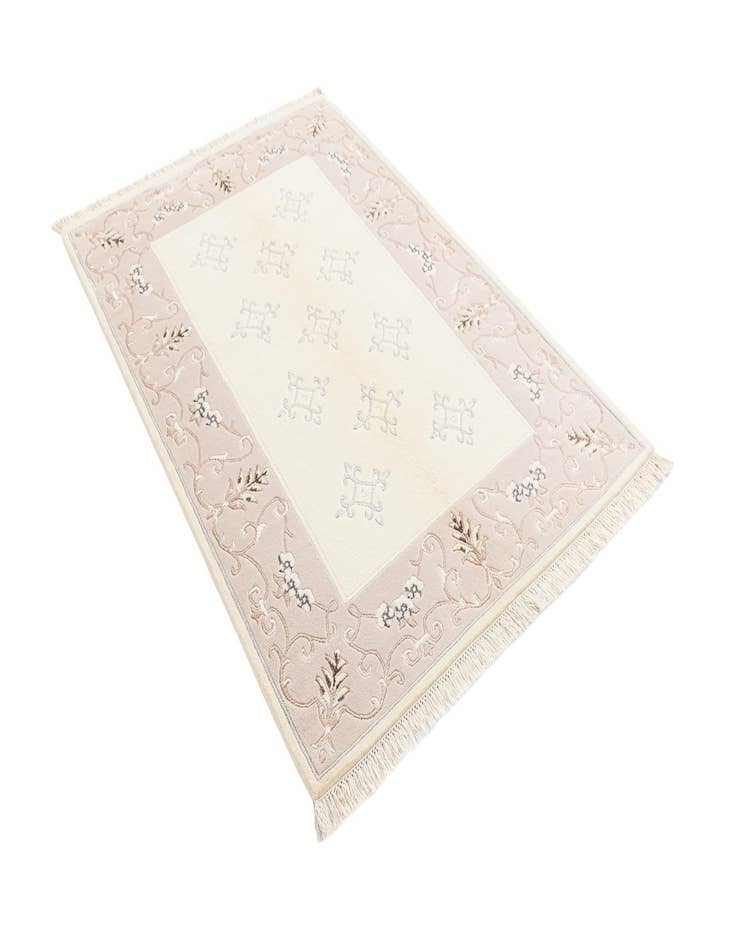 Detail image of  4' x 5' 11 Darya Rug