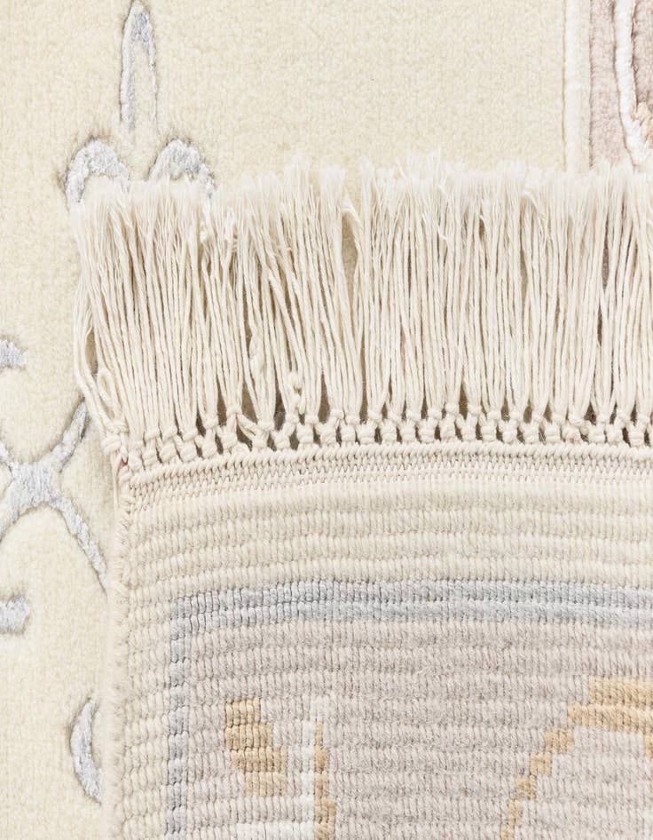 Detail image of  4' x 5' 11 Darya Rug