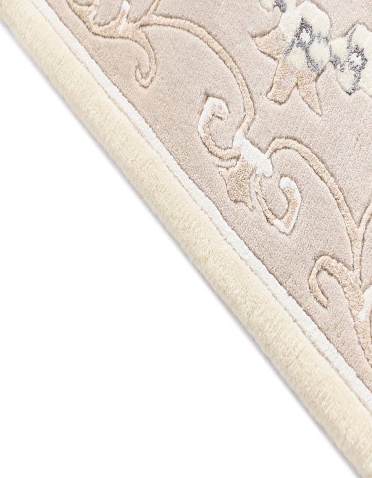 Detail image of  4' x 6' Darya Rug