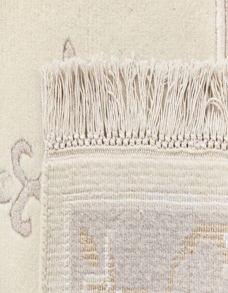 Detail image of  4' x 6' Darya Rug