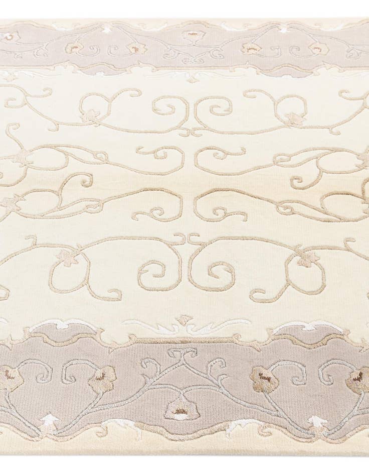 Detail image of  4' 1 x 6' Darya Rug