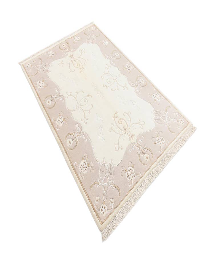 Detail image of  4' 1 x 6' Darya Rug