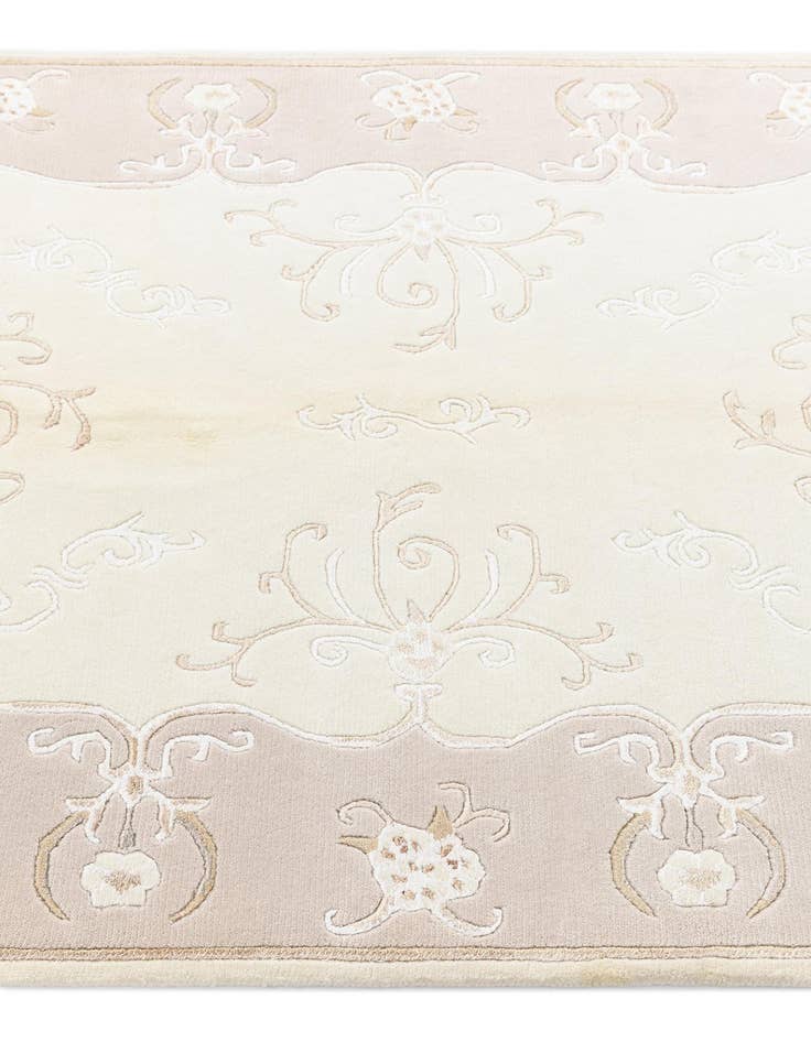 Detail image of  4' 1 x 6' Darya Rug