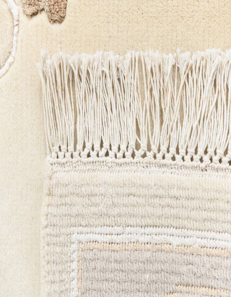 Detail image of  3' 11 x 5' 10 Darya Rug