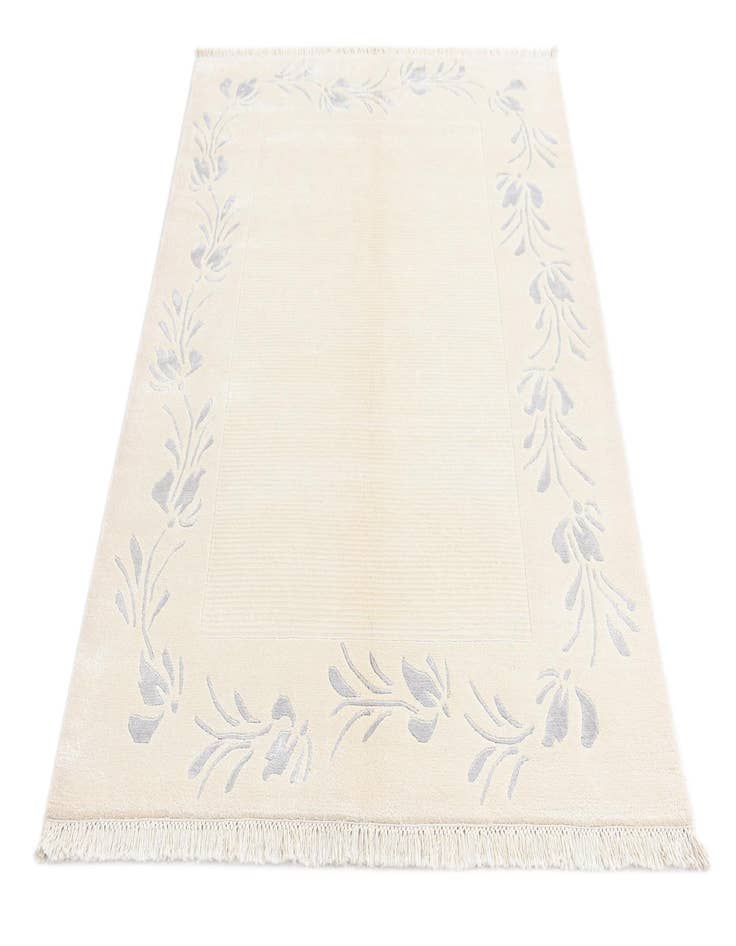 Detail image of  4' 2 x 6' Darya Rug