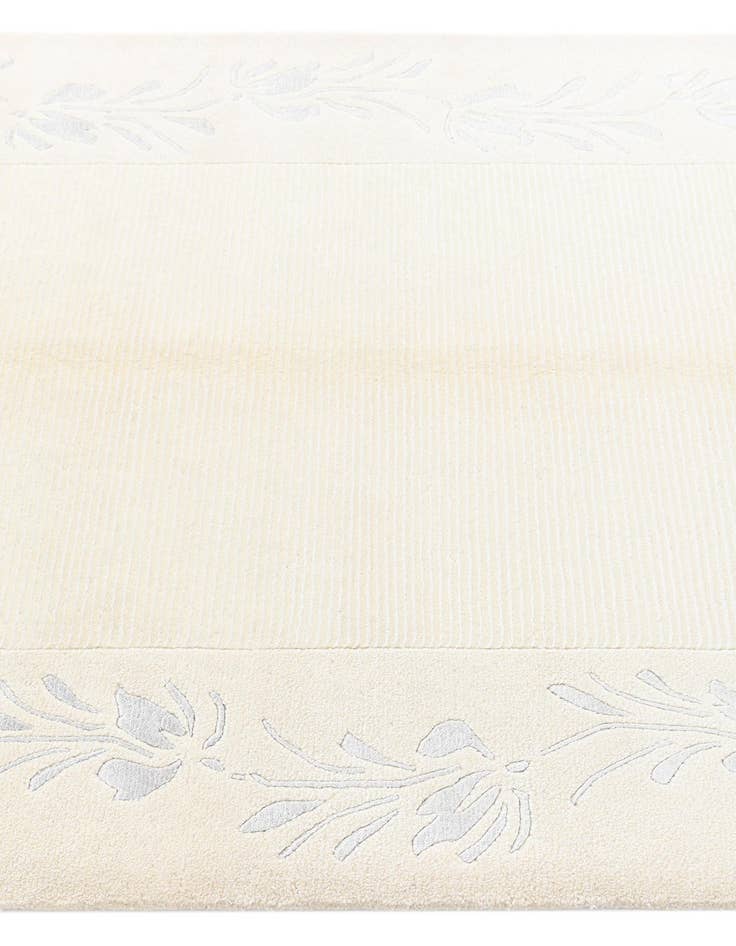 Detail image of  4' 2 x 6' Darya Rug