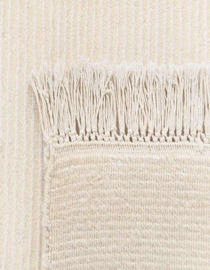 Detail image of  4' 2 x 6' Darya Rug