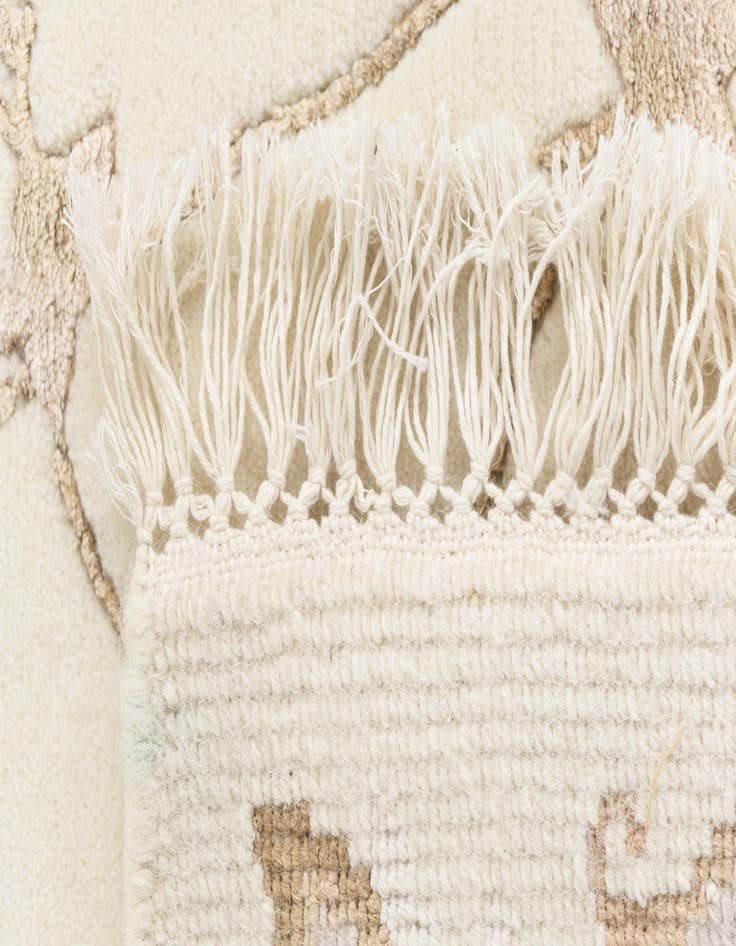 Detail image of  4' 1 x 6' Darya Rug