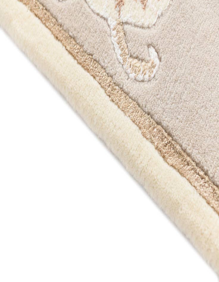 Detail image of  4' x 6' Darya Rug