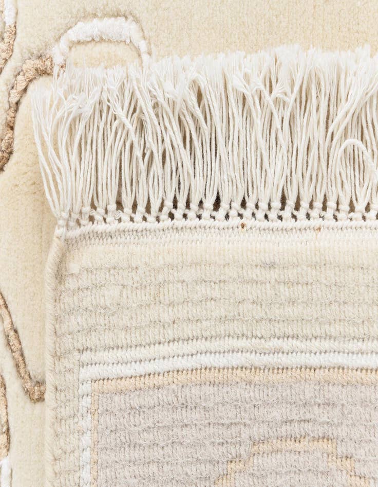 Detail image of  4' x 5' 11 Darya Rug