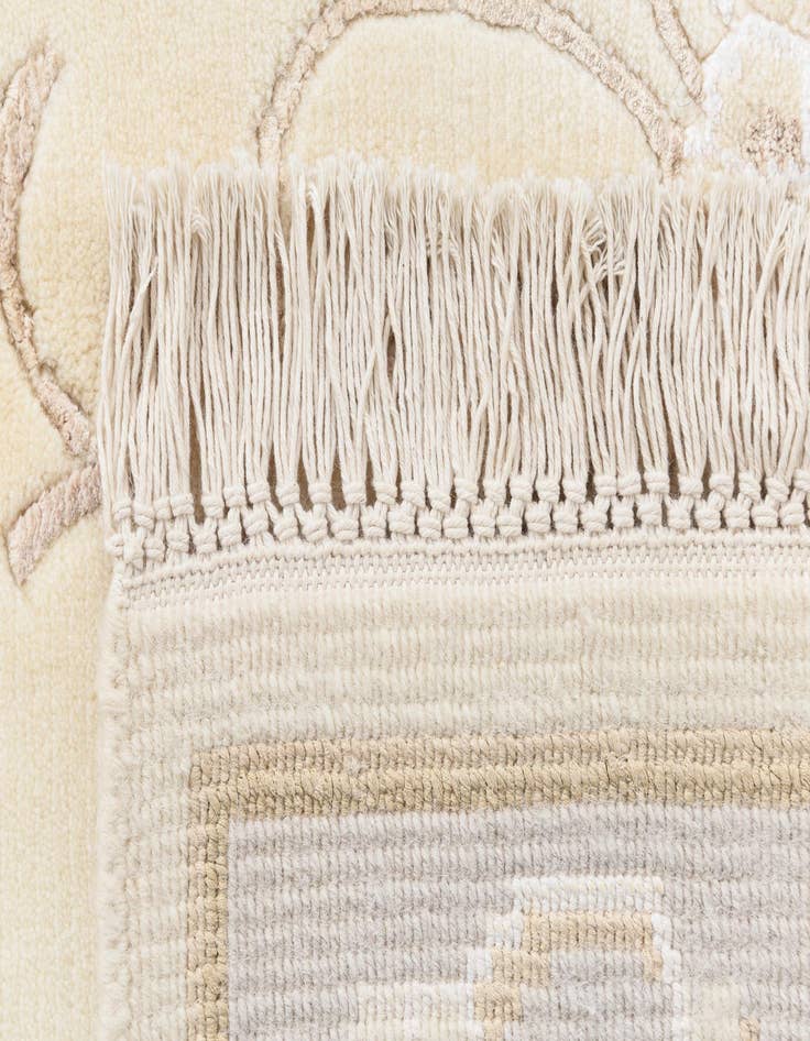 Detail image of  4' 1 x 5' 11 Darya Rug