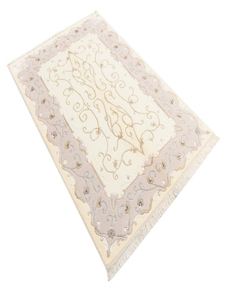 Detail image of  4' 2 x 6' 1 Darya Rug