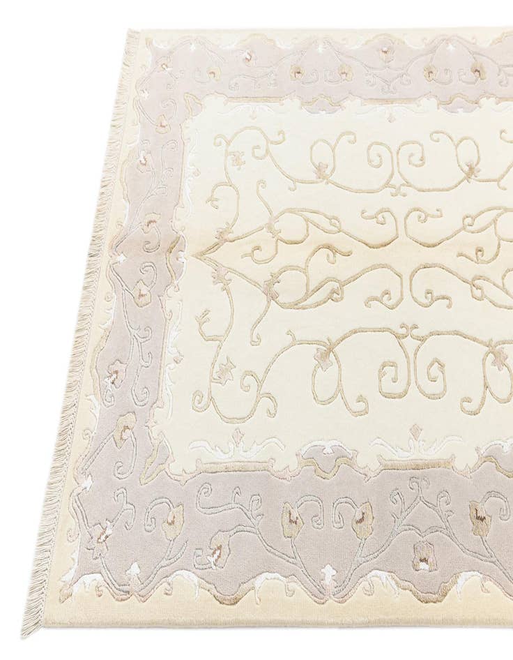 Detail image of  4' 2 x 6' 1 Darya Rug