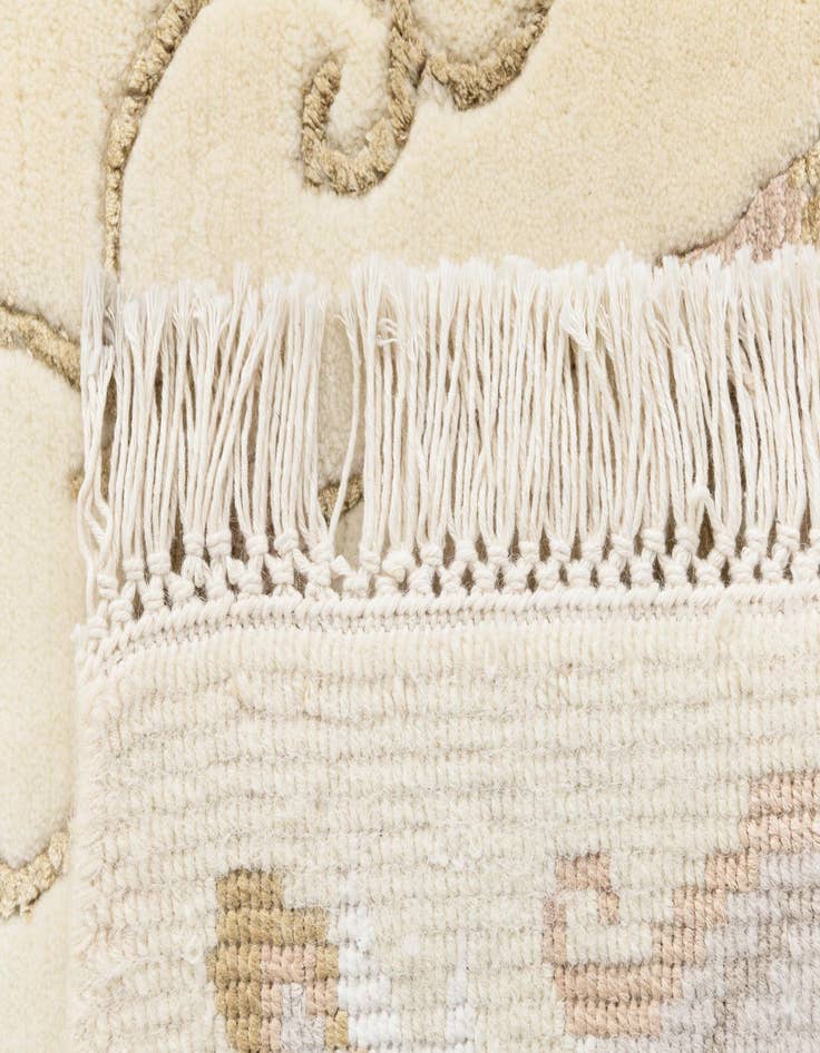 Detail image of  4' 2 x 6' 1 Darya Rug