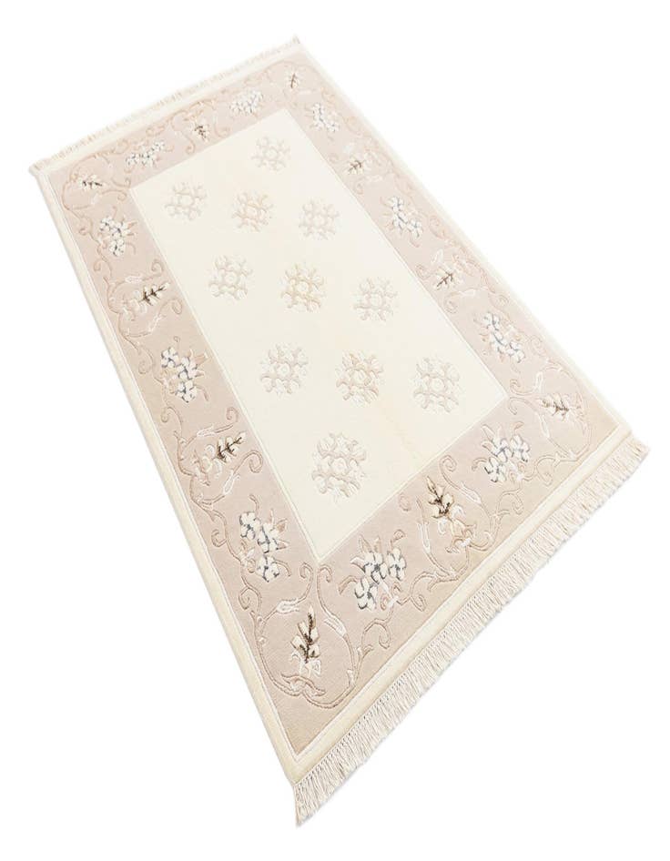 Detail image of  4' 1 x 6' Darya Rug