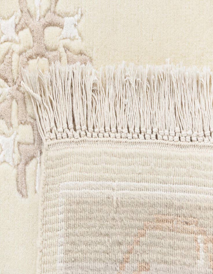 Detail image of  4' 1 x 6' Darya Rug