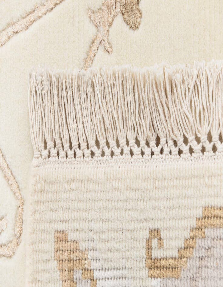 Detail image of  4' x 5' 11 Darya Rug