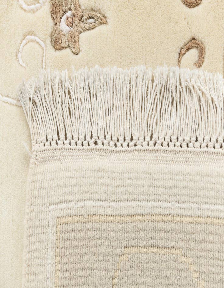 Detail image of  4' x 5' 11 Darya Rug