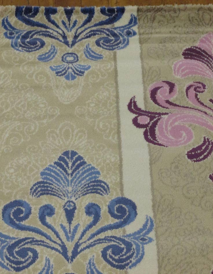 Detail image of  6' 7 x 9' 9 Diana Rug